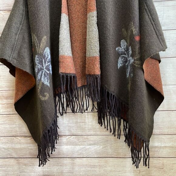 SOFT BROWN FRINGE WRAP WITH FLORAL PRINT - Picture 4 of 9